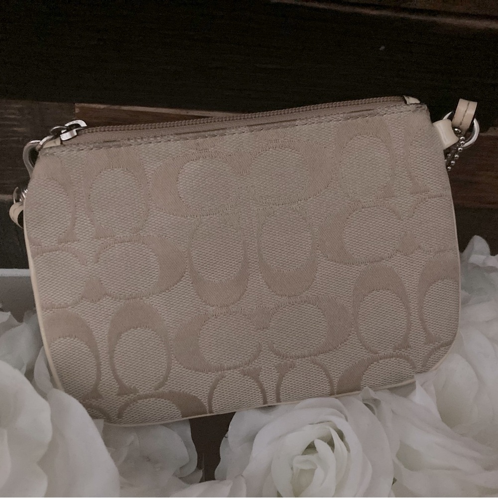 Coach wristlet - Picture 3 of 3